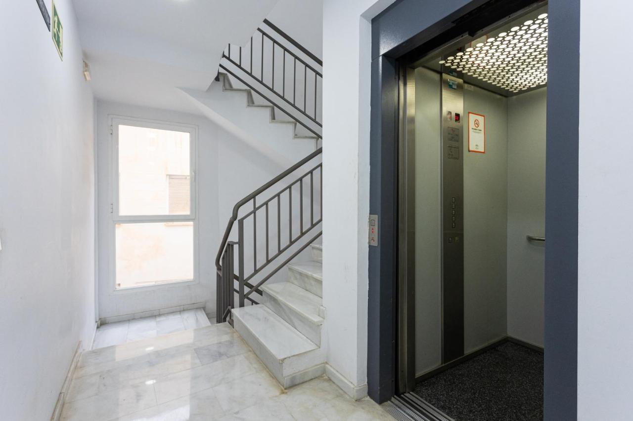 Holidays2Malaga Carrera Capuchinos Free Parking Aircon Downtown المظهر الخارجي الصورة